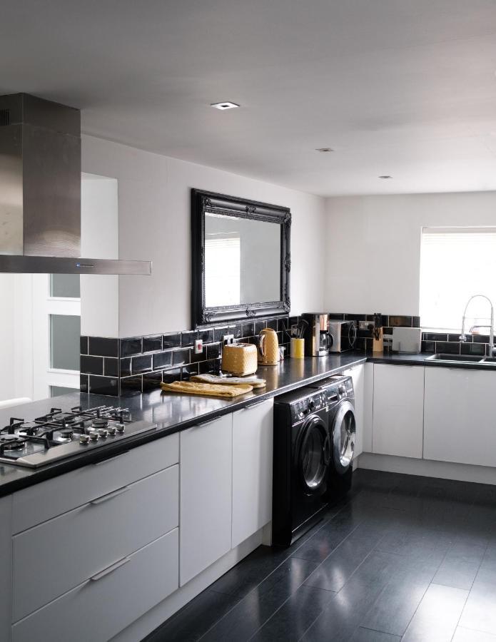 Gorgeous 3 Bedroom Victorian Townhouse Lisburn Exterior photo