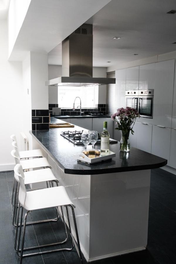 Gorgeous 3 Bedroom Victorian Townhouse Lisburn Exterior photo