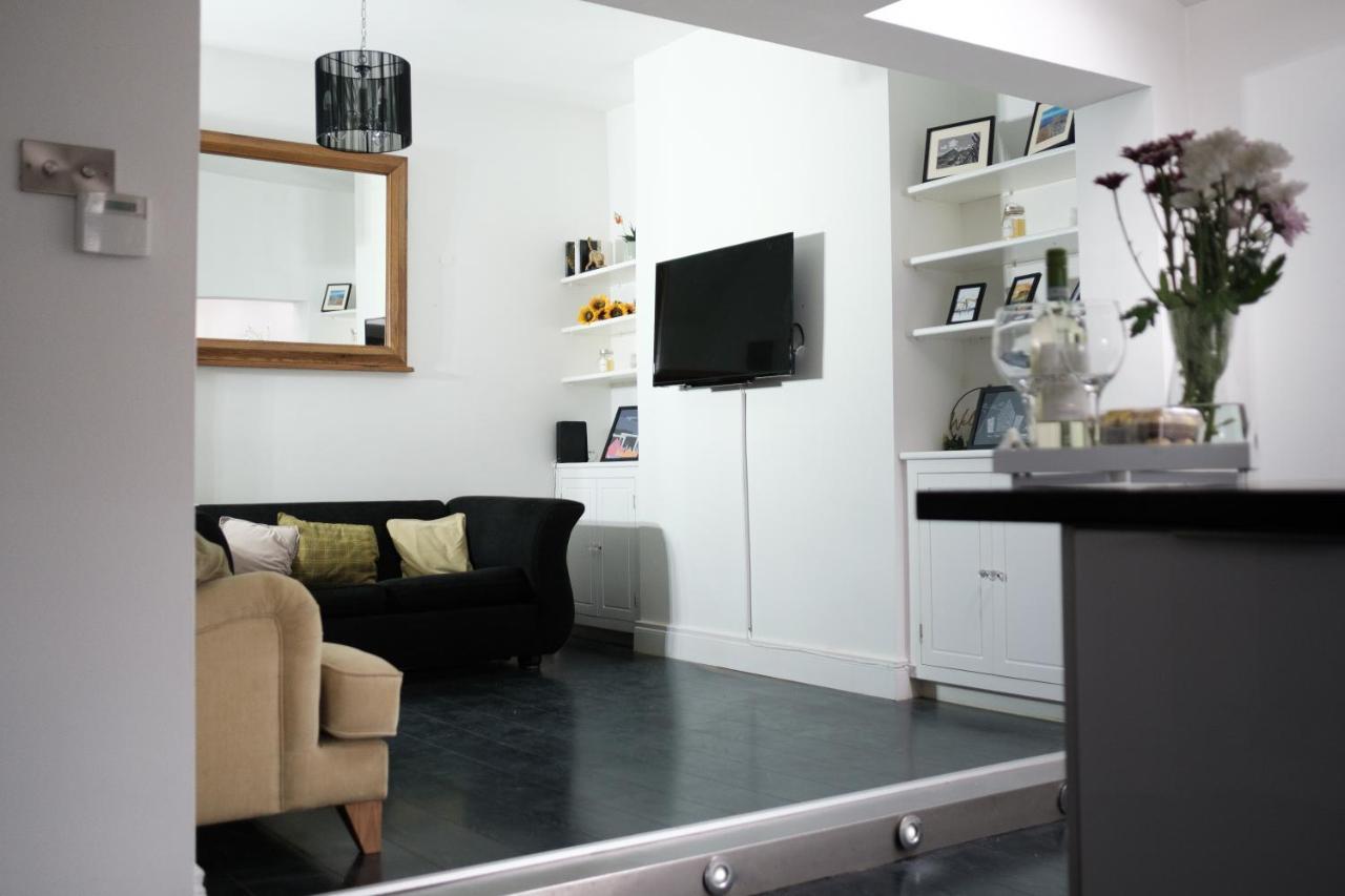 Gorgeous 3 Bedroom Victorian Townhouse Lisburn Exterior photo